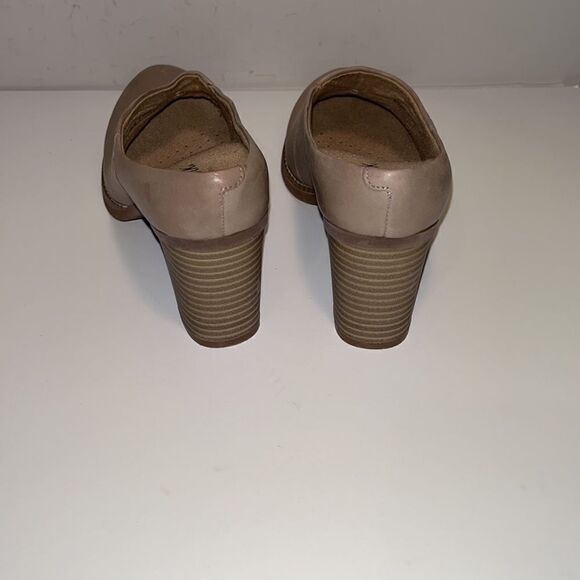 Vintage Nwot Softwalk tan leather 3” heel mules/ clogs - Picture 5 of 6
